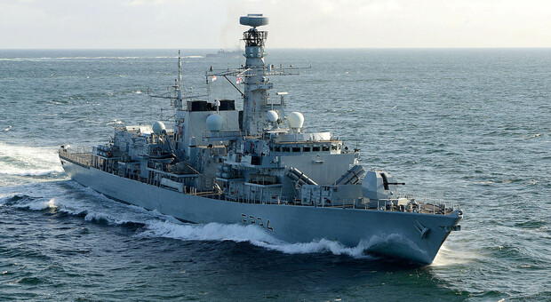 https://statics.cedscdn.it/photos/MED/2026/05/04/9510834_04141918_hms_iron_duke.jpg