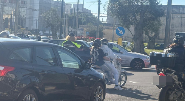 Lecce, chiuso un tratto di Viale Foscolo e il traffico va in tilt: lunghe code in città
