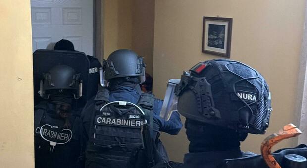 https://statics.cedscdn.it/photos/MED/2026/05/06/9514741_06070852_2026_05_06_operazione_dei_carabinieri_roma_4_.jpg