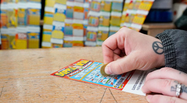 Compra un Gratta e Vinci da 10 euro e vince 2 milioni: il premio massimo del 'Doppia Sfida Super' centrato a Veggiano
