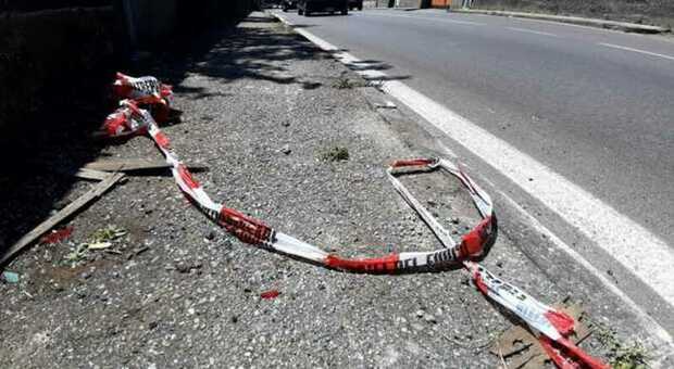 Giuseppe Vangone morto, fatale l'incidente per il 24enne: si è schiantato con l'auto contro un muro. In ospedale gli amici