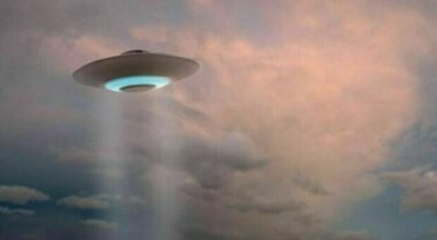 https://statics.cedscdn.it/photos/MED/2026/05/09/9521865_09182704_ufo.jpg