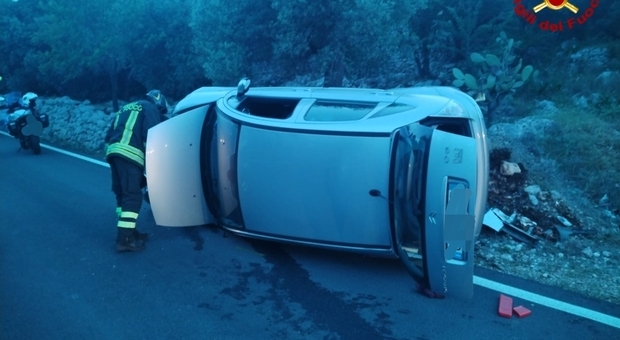Incidente sulla strada della Selva: esce fuori strada e si ribalta. Ferita una donna
