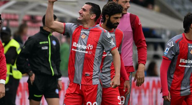 Serie A, lotta salvezza: la Cremonese vince contro il Pisa e va a -1 dal Lecce. La situazione e i calcoli a due giornate dalla fine