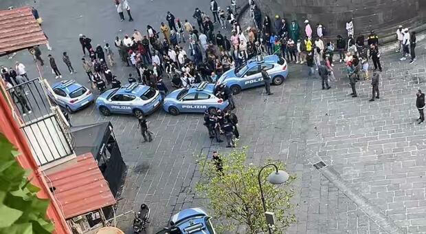 Lite a Porta Capuana, immigrato morto in strada: è stretta sui controlli