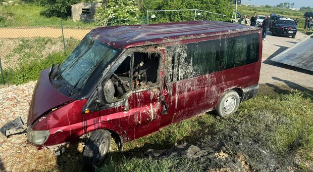 Braccianti morti, la Procura indaga su coop e appalti. La comunit&agrave; marocchina raccoglie il denaro per rimpatriare le salme
