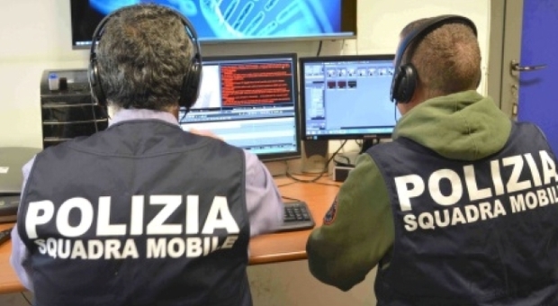 https://statics.cedscdn.it/photos/MED/2026/05/11/9525250_11151101_foto_analisi_video_squadra_mobile_ragusa_intercettazioni_550x248.jpg