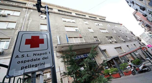 Napoli, ragazzino accoltellato in piazza Municipio. Possibili tensioni in passato: &laquo;Vittima e aggressore si conoscevano da tempo&raquo;