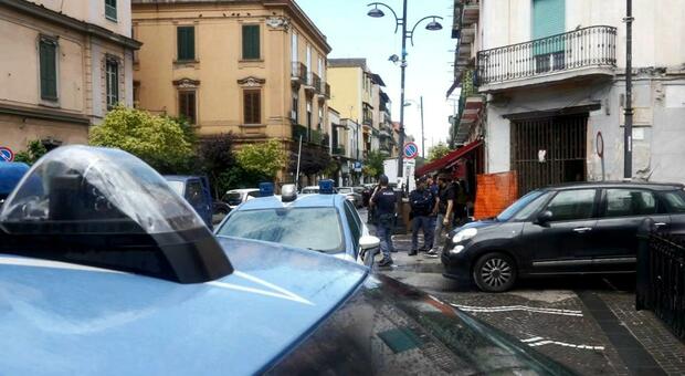 Barra, agguato tra la folla raid contro un 48enne: &laquo;&Egrave; il cugino di un boss&raquo;