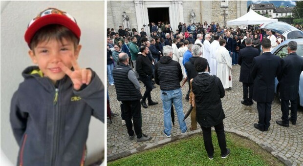 Lucas De March investito e ucciso dal muletto. Folla al funerale. La mamma: &laquo;Sei nato per dare amore, ora aiuta i nonni lass&ugrave;&raquo;