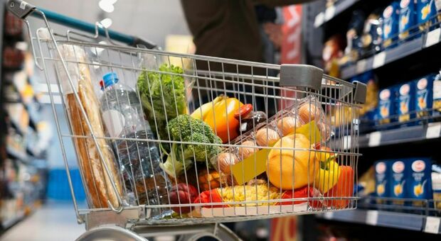 Fare spesa col metodo 5-4-3-2-1 per risparmiare e riempire il carrello con prodotti salutari: ecco come funziona