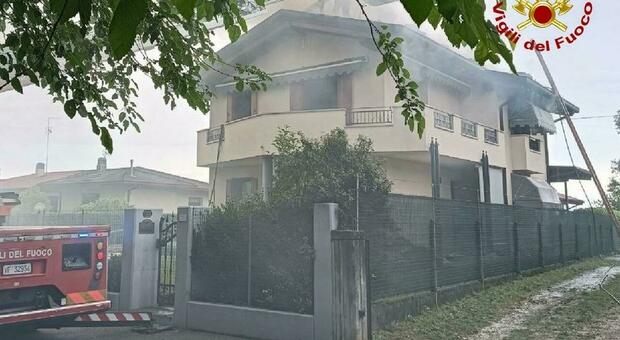 Incendio devasta l'abitazione, scatta la gara di solidariet&agrave; per aiutare la famiglia
