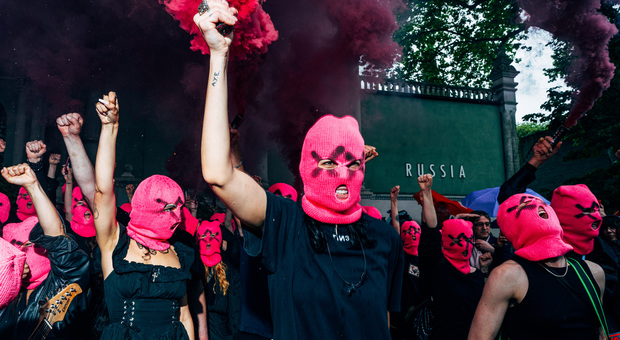 &laquo;Pussy Riot terroriste&raquo;. La vendetta di Mosca dopo il caso Biennale