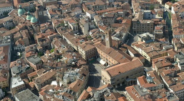 Affitti in citt&agrave; per gli studenti fuori sede: 500 euro al mese per una stanza