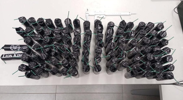 In auto esplosivo e passamontagna: arrestati in due. Pronti per gli assalti ai bancomat