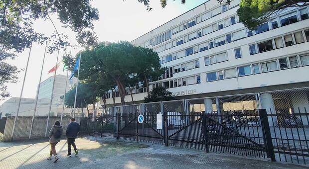 «Due resort e un camping di lusso: imprenditori svizzeri truffati»: in quattro a processo