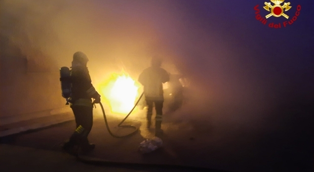 San Vito, due auto a fuoco nella notte