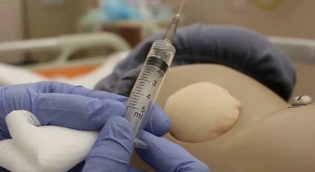 Fa l&rsquo;infermiere per dieci anni, poi (finalmente) viene scoperto: non &egrave; laureato e non &egrave; iscritto all&rsquo;albo. Il caso ad Ancona