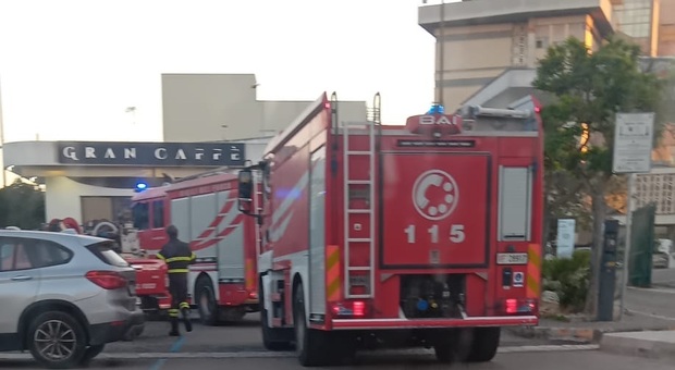 Incendio al bar dell'ospedale Ferrari di Casarano: è doloso