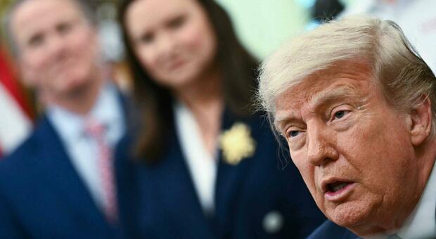 https://statics.cedscdn.it/photos/MED/2026/05/21/9546416_21183826_donald_trump_nuovonemico.jpg