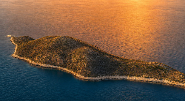 C'&egrave; un'isola disabitata in vendita a due passi dall'Italia (che costa meno di un bilocale)