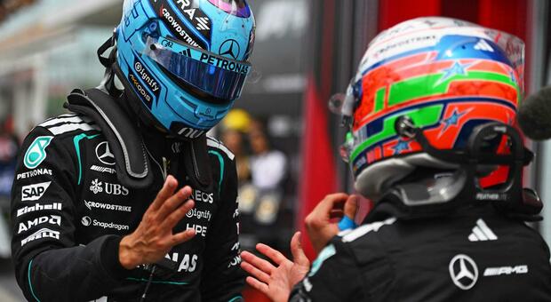 Antonelli e Russell si stringono la mano dopo il contatto ravvicinato e le incomprensioni nella gara Sprint di Montreal