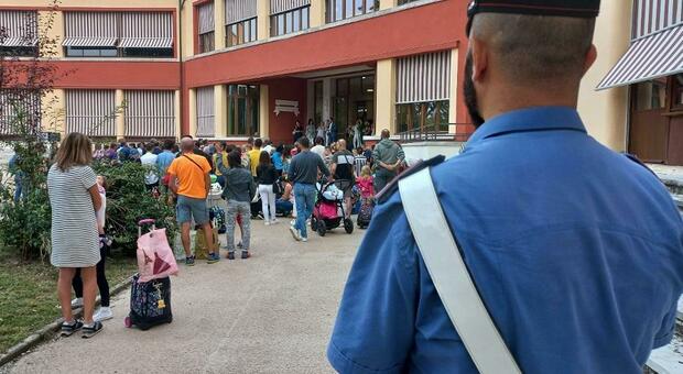 Sassi sui binari della ferrovia: 4 adolescenti denunciati alla Procura dei minori