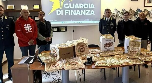 Tir dall'Albania, blitz al porto: 5.000 false pizze precotte "Made in Italy" sequestrate in Puglia
