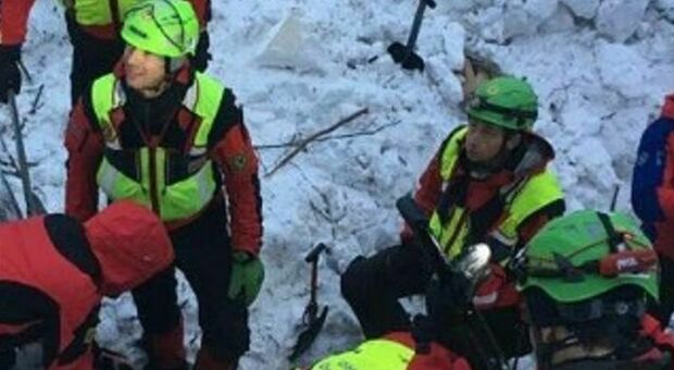Elena Berselli, 23 anni, scivola sulla neve in montagna e precipita per 200 metri: ritrovata morta