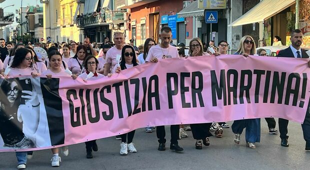 Martina Carbonaro, un anno dalla sua morte: il corteo ad Afragola