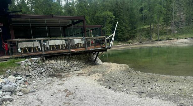 Lago Ghedina, il livello dell'acqua torna a scendere: presentata un'interrogazione al sindaco