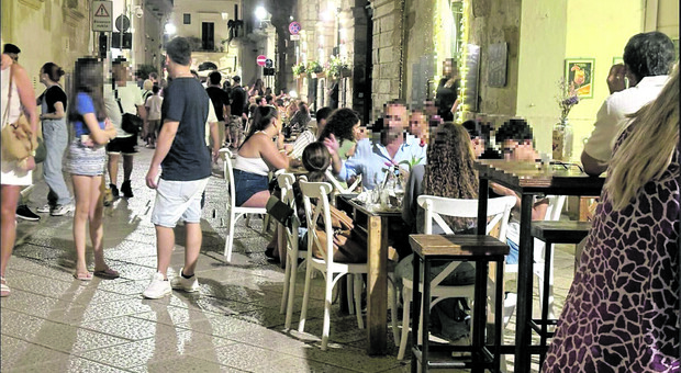 Movida a Lecce, ora si cambia. Stretta su orari e alcol: «Motivi di sicurezza»