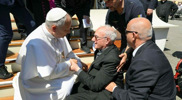 Malore per un sacerdote (pugliese), papa Leone XIV lo soccorre