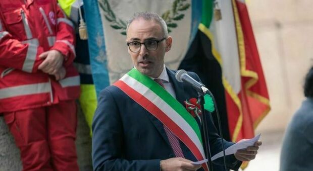 Centro migranti all&rsquo;ex Hotel Bucci: minacce di morte al sindaco di Fermignano Feduzi. &laquo;Sotto choc per il clima che si &egrave; creato&raquo;
