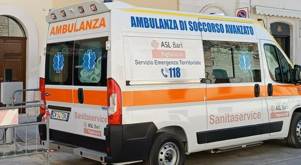 Tragico incidente, un'auto investe un pedone: muore un anziano