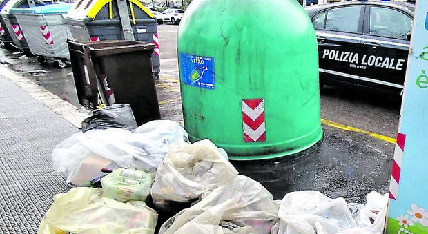 Rifiuti, scatta il pugno di ferro: multe da mille euro e chiusure
