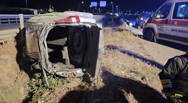 Incidente nella notte: auto con quattro minorenni si ribalta, morto un 17enne