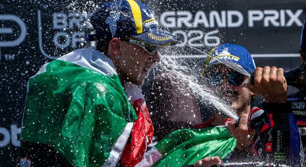 Bezzecchi, un bagno di champagne sul podio del Mugello: il Gran Premio d'Italia &egrave; suo