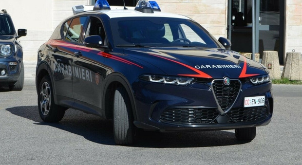 Cosenza, trovata auto con 4 persone carbonizzate lungo la strada statale 106: sul posto polizia e carabinieri