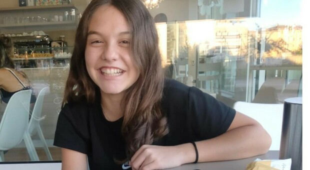 Selma stroncata dalla malattia a 13 anni, la tesina incompiuta di terza media presentata al suo funerale: &laquo;Addio guerriera&raquo;