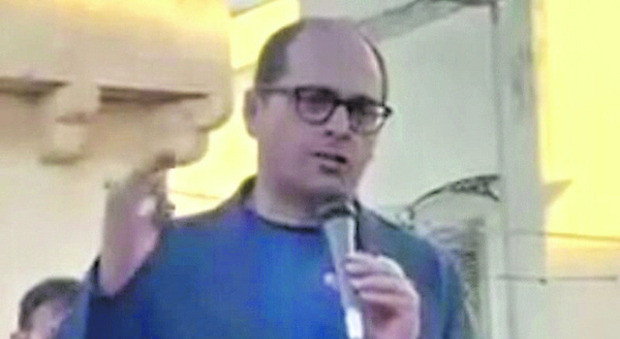 Salento, scontro in piazza dopo il voto: il sindaco ?saluta? il parroco
