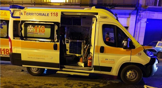 ?Incidente Taranto, scontro tra auto e ambulanza del 118: quattro feriti