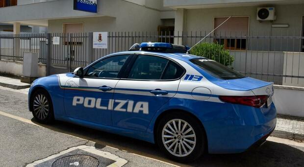 Perseguita la ex, insegue il suocero e finge un investimento: a processo