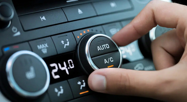 immagine Aria condizionata in auto, gli errori da evitare: dai finestrini aperti ai diffusori verso l'alto, ecco come usarla (risparmiando)