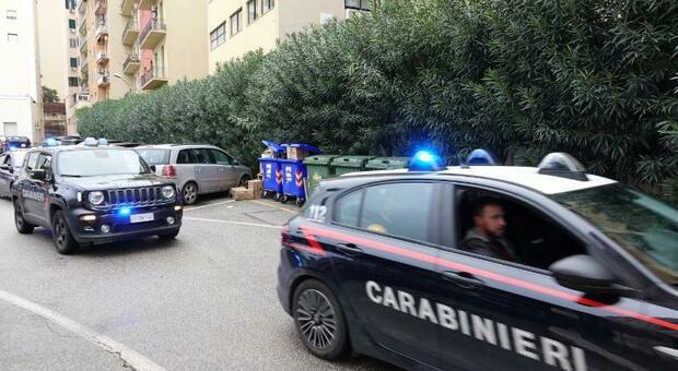 Estorsioni "ambientali" agli imprenditori: scattano due arresti, 12 indagati