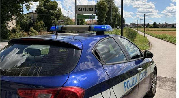 Inseguimento nel traffico a 150 all'ora: 70enne in fuga per chilometri perch&eacute; guidava senza patente