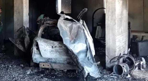 Investe con un'auto rubata il progettista e lo minaccia, poi fa esplodere la palazzina che stavano costruendo: in carcere un imprenditore edile