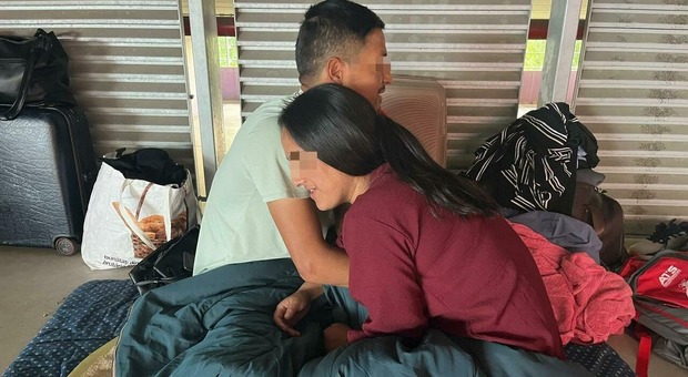 Racket dei migranti, moglie e marito nepalesi dormono al Park Dal Negro: &laquo;Abbiamo pagato 8mila euro a un agente indiano per venire qui&raquo;