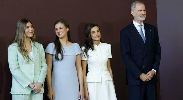 https://statics.cedscdn.it/photos/MED/2026/06/07/9578785_07120819_letizia_papa3.jpg
