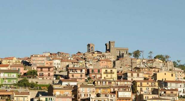 Si toglie la vita a 16 anni il giorno dopo la fine della scuola. Choc a Rocca Priora, ha lasciato una lettera ai genitori Si toglie la vita a 16 anni il giorno dopo la fine della scuola. Choc a Rocca Priora, ha lasciato una lettera ai genitori